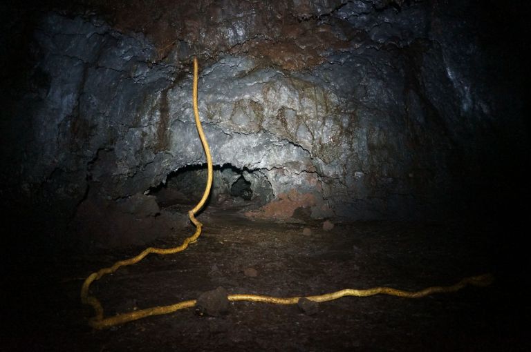 Citron Galet tunnel de lave ile de la reunion 974 spéléo rando-volcan (2)
